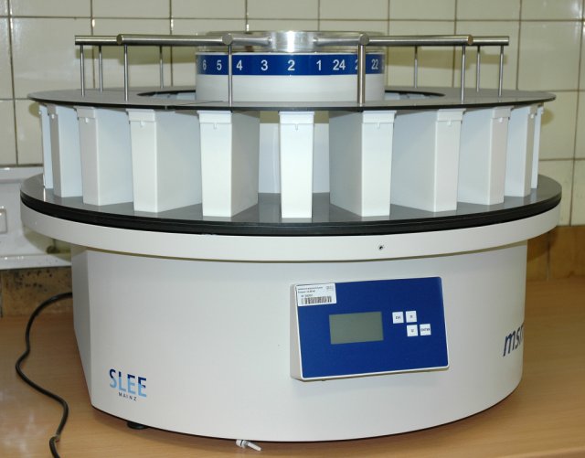 Barvící automat pro přípravu mikroskopických preparátů
